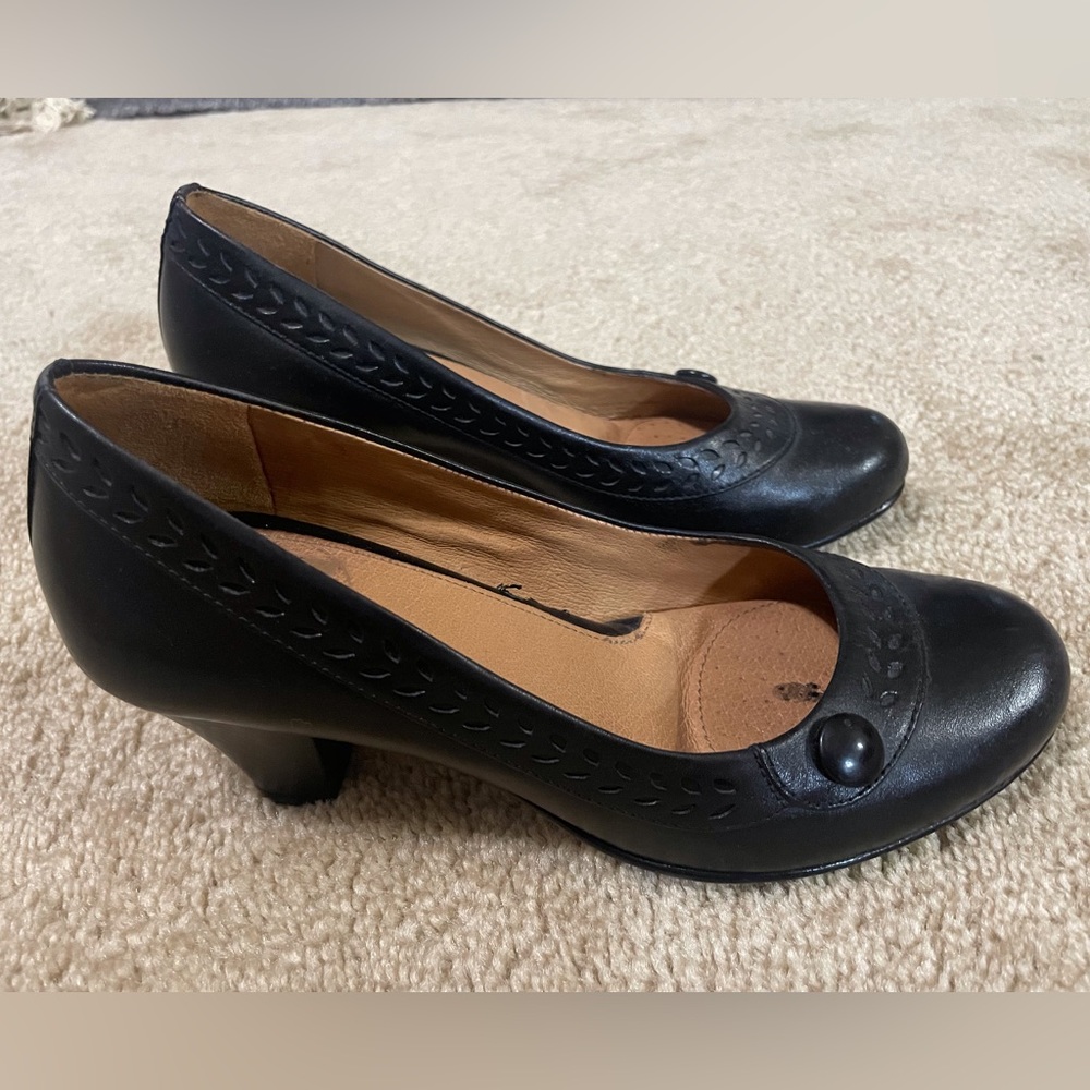 Nurture Black Heels - Picture 4 of 10